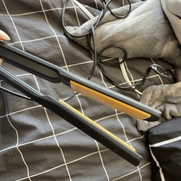 HOT TOOLS STRAIGHTENER - Picture 2 of 4